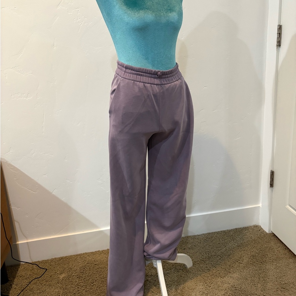 Lululemon Size 2 lavender high-waisted wide-leg pants